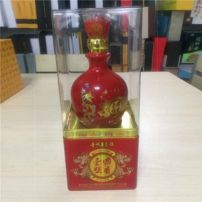 新款半(bàn)亞克力(lì)酒盒(hé)